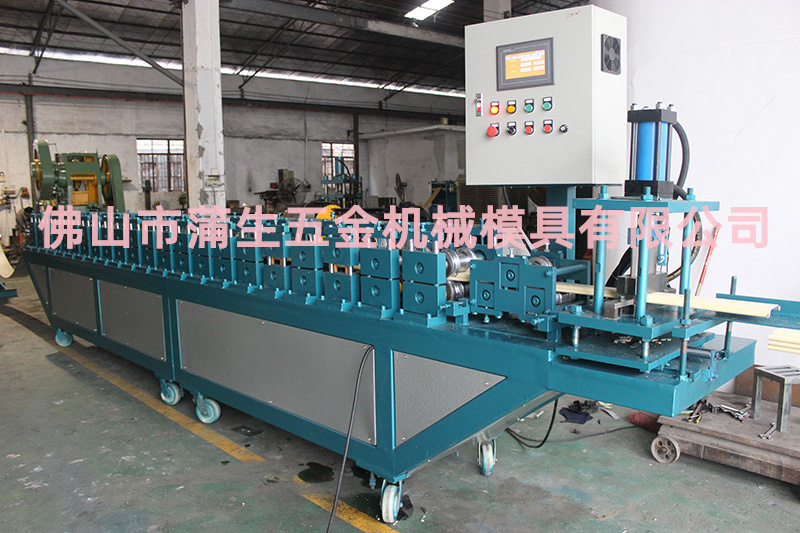 卷閘門片成型機(jī)-10